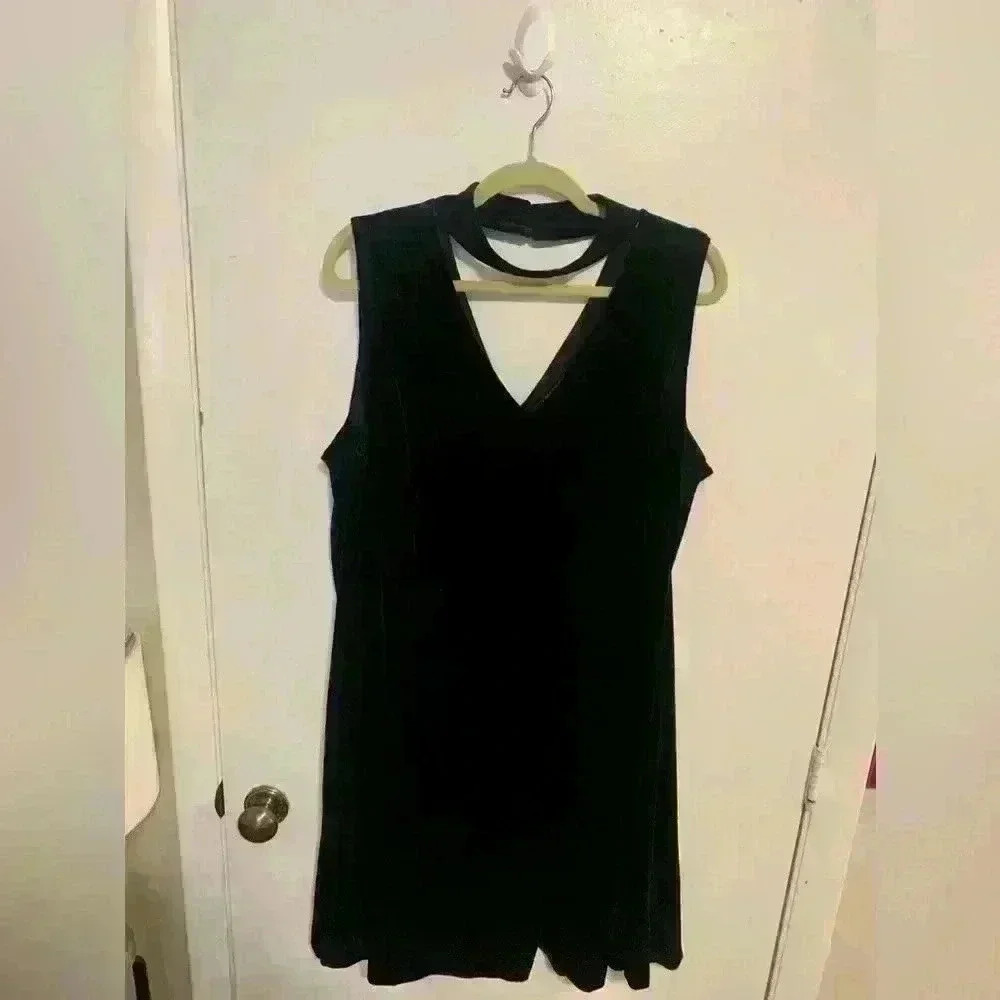 Lane Bryant Velvet V-Neck Sleeveless Dress Size 26/28